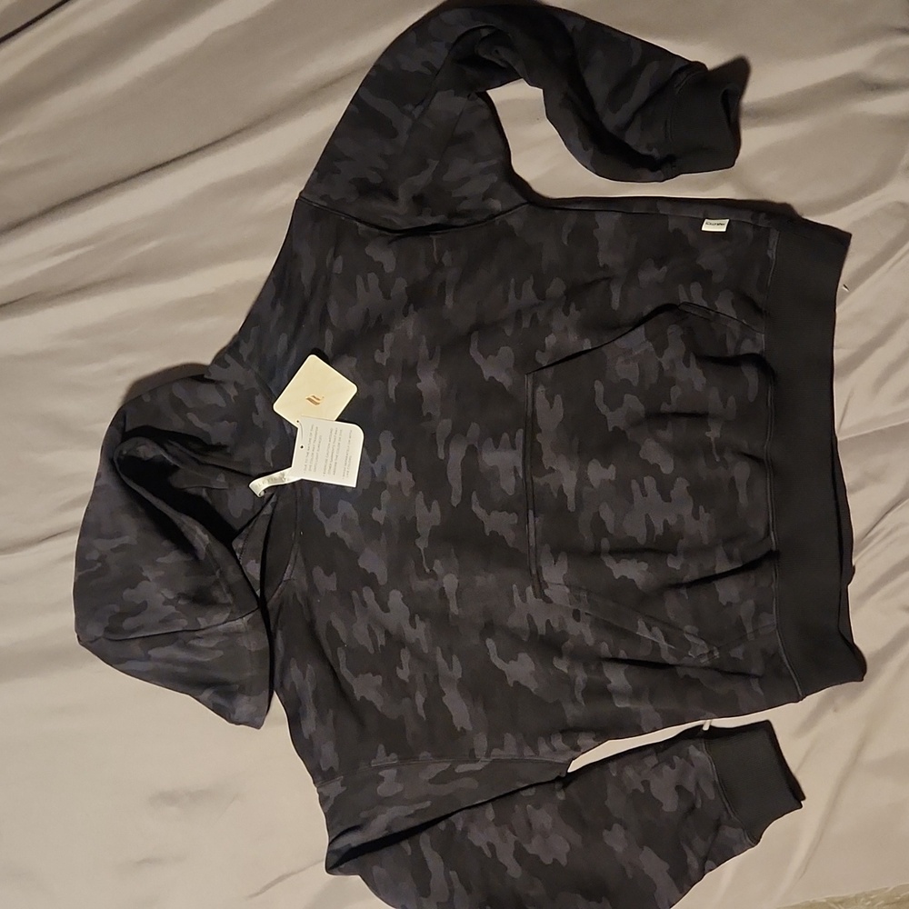 NWT camo sweatshirt Fabletics